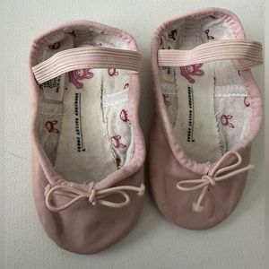 Bunnyhop Ballet Shoes girl’s Leather, Light Pink, Size 5-6M.